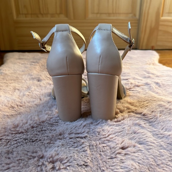 Report Women’s Nude Chunky Heels - Picture 3 of 7